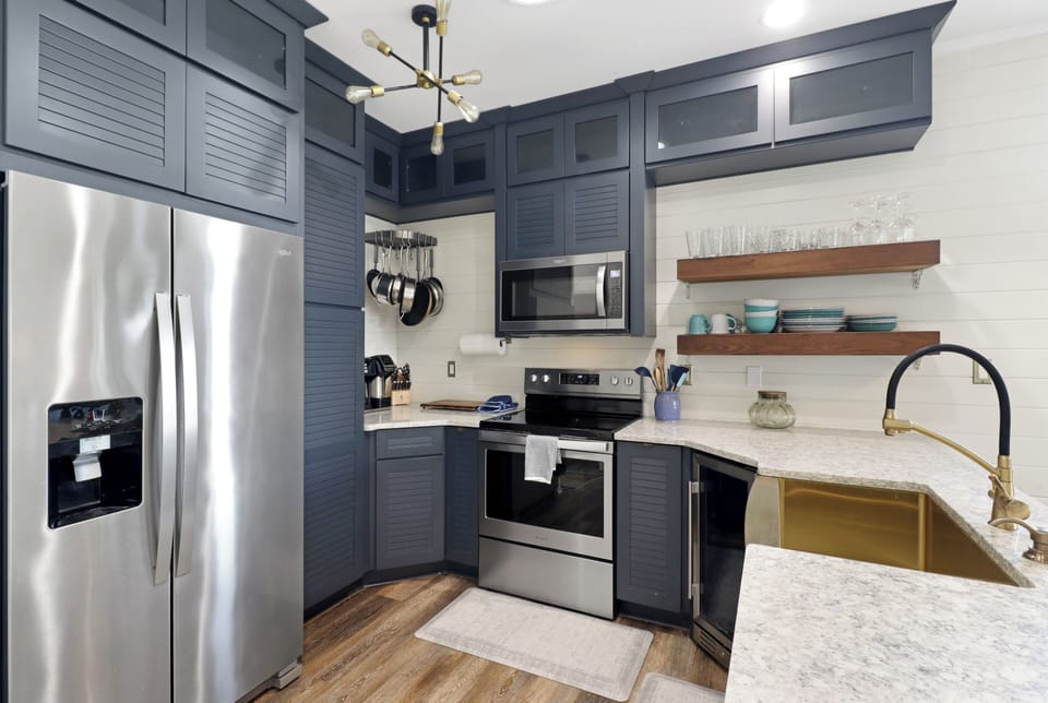 Fully Stocked Kitchen w/Wine Fridge