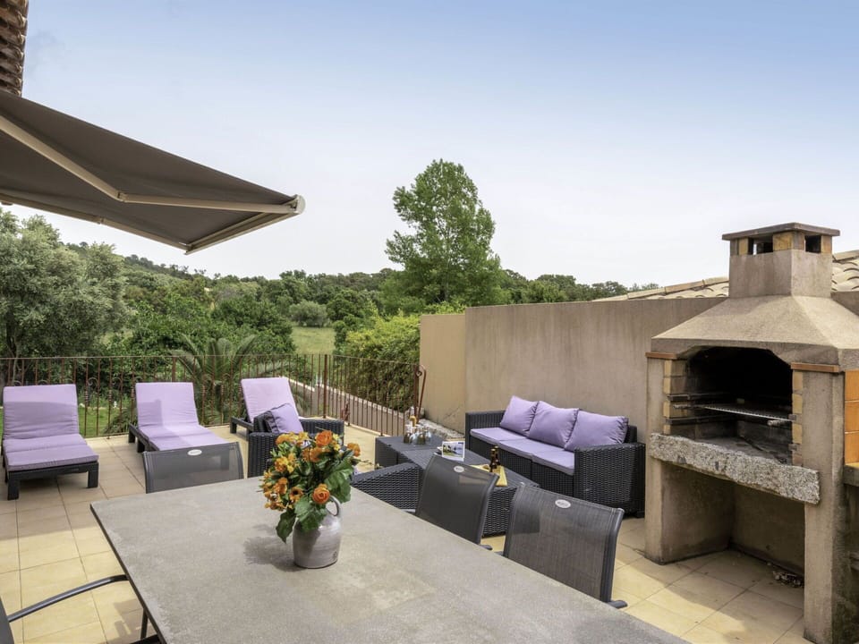 Sky, Plant, Furniture, Flowerpot, Table, Chair, Houseplant, Tree, Couch, Interior Design