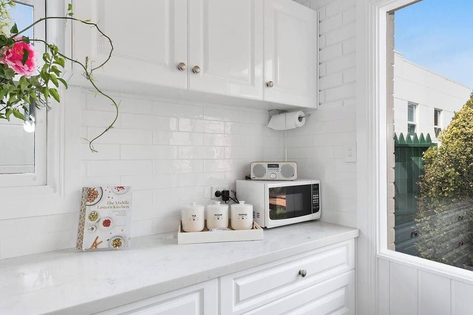 Beautifully appointed kitchen