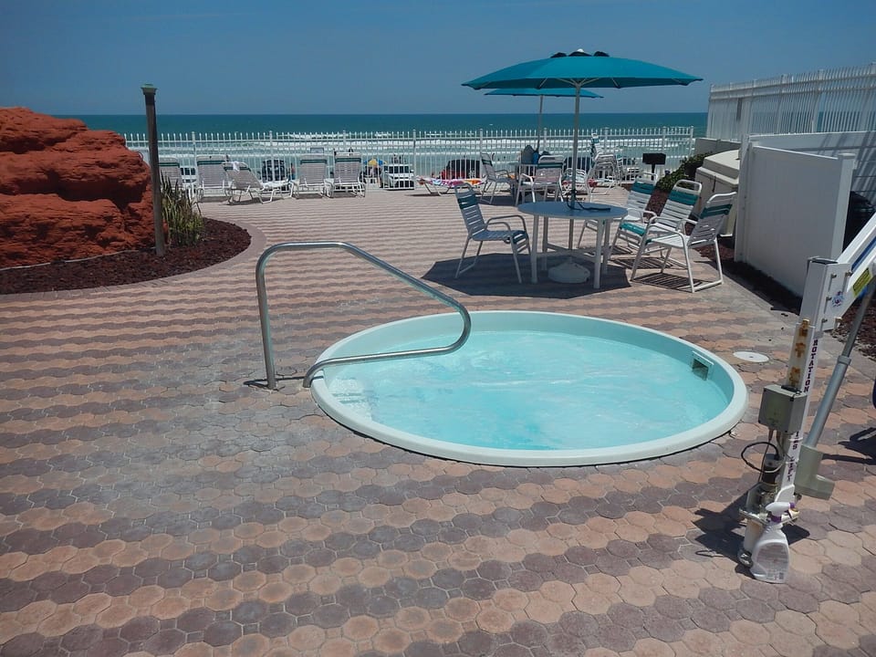Outdoor spa tub