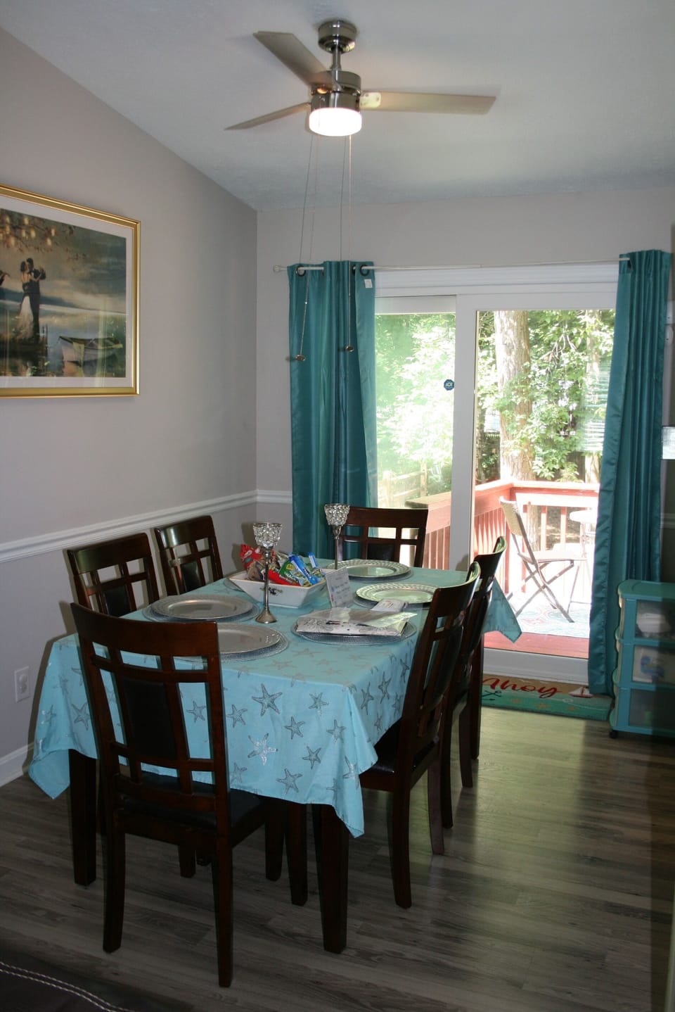 Dining Room with seating for 6.