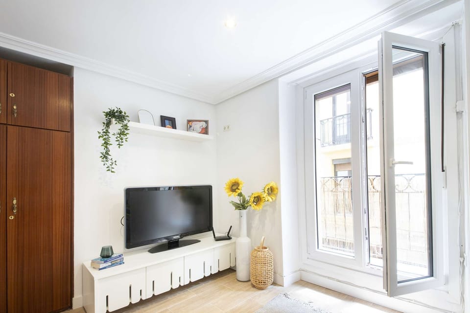 Lounge with double sofa, TV and balcony