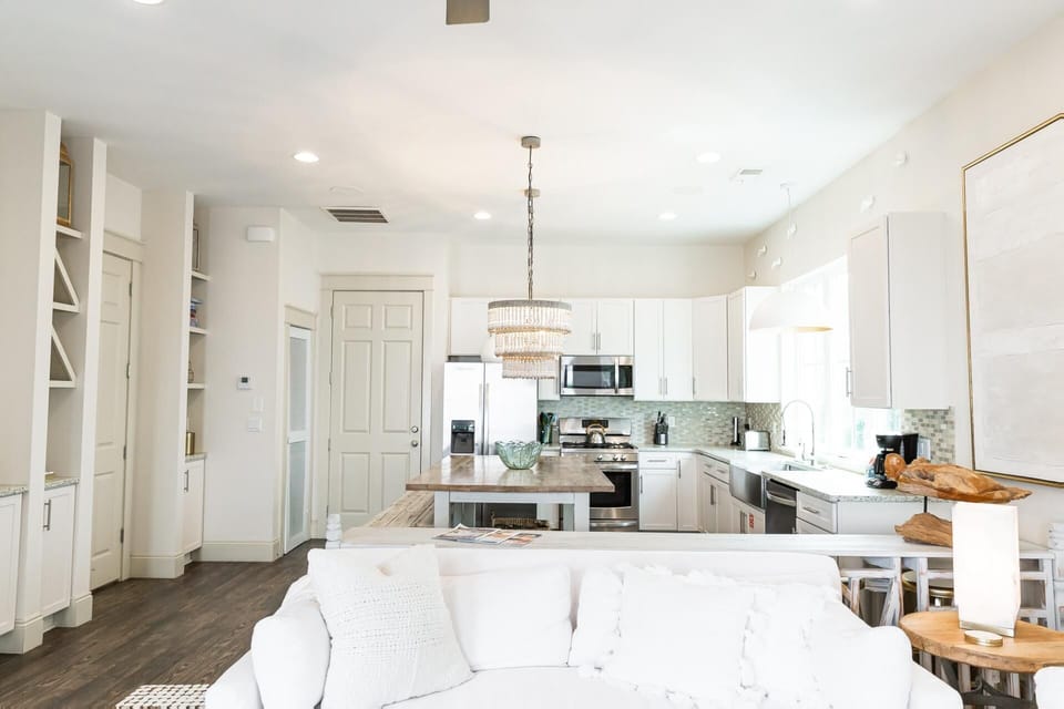 First Floor: Kitchen