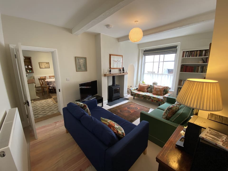 Sitting room with gas ‘coal effect’ stove