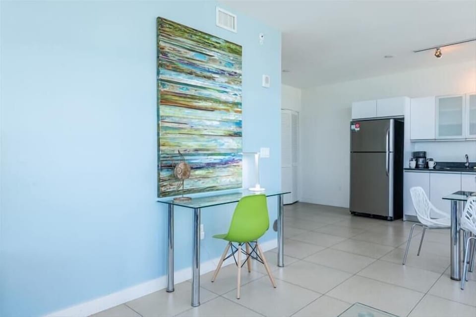 Miami Miami Beach 1 Bedroom Corner Oceanfro Living Room