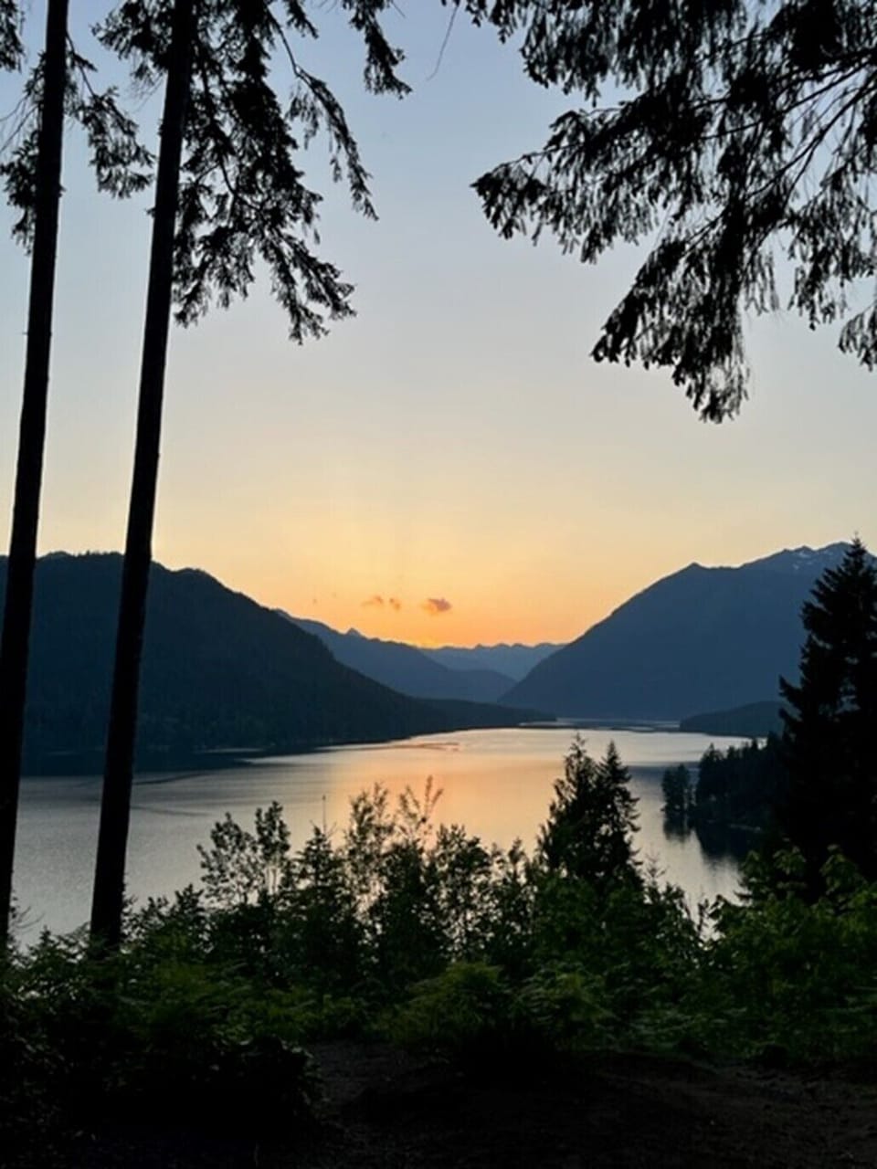 Lake Cushman Viewpoint in the evening. 