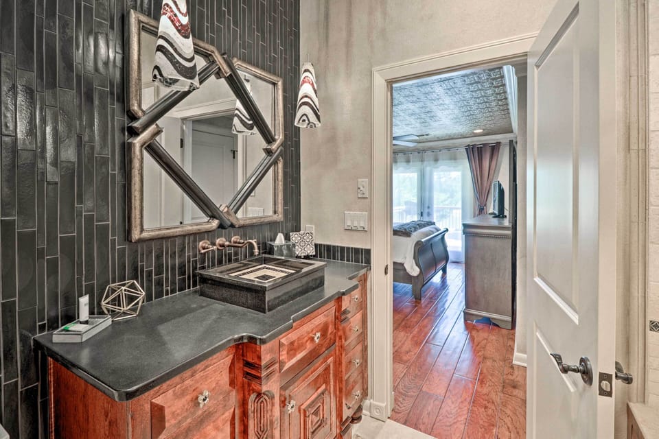 En-Suite Bathroom | 1st Floor