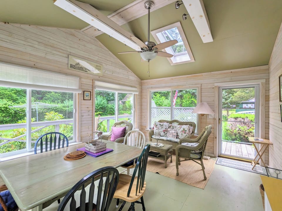 Screened in Back Porch.