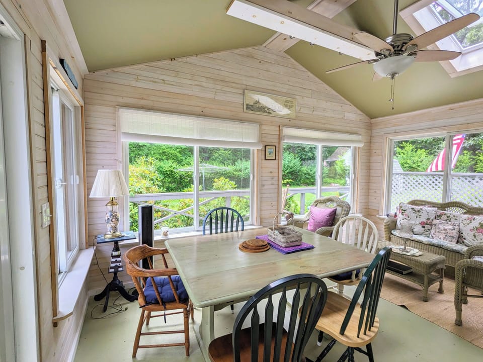 Screened in Back Porch.