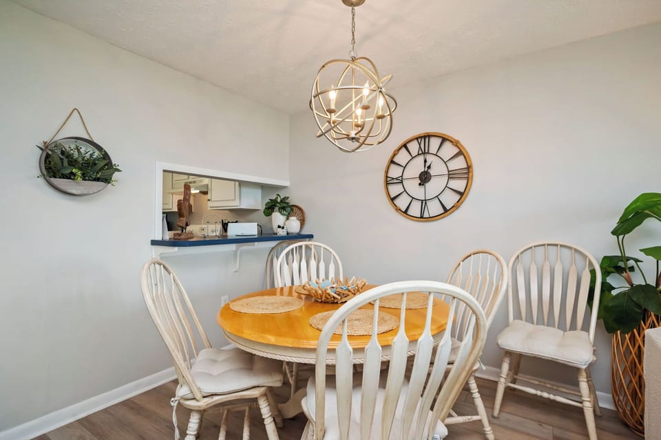 Dining Area - East