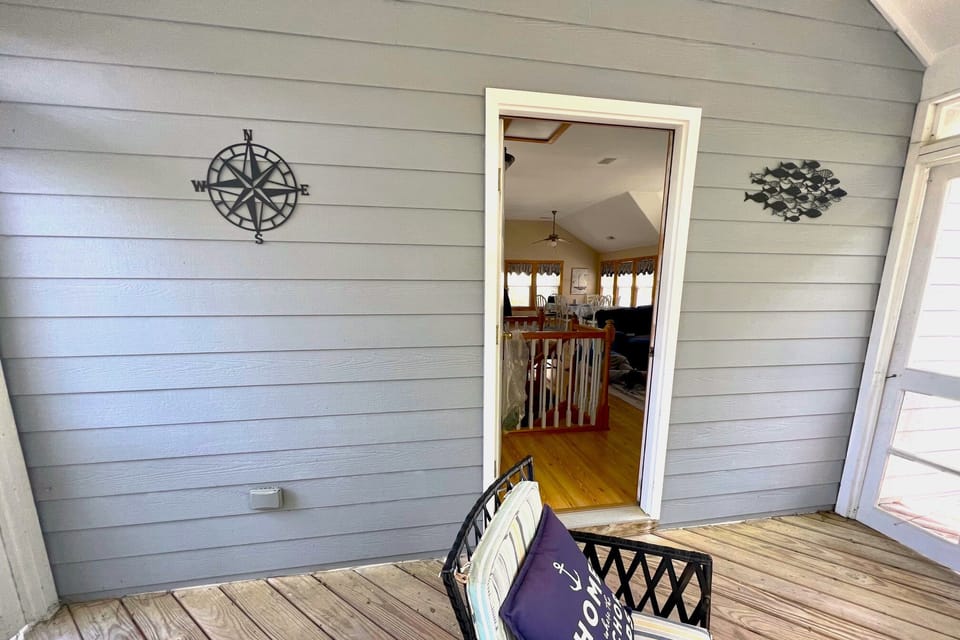 VOH22: The Hunkerdowner l Top Level Screened Porch