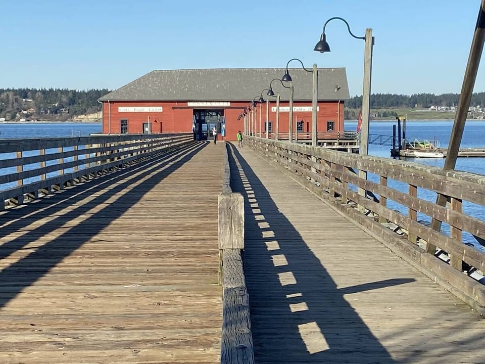 Coupeville has long pier, great restaurants ,and cute shops. 