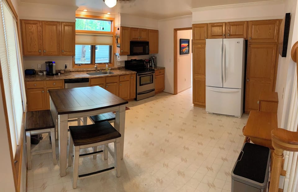 Kitchen with eating nook