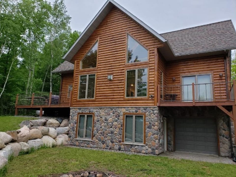 Rear of cabin, lake side