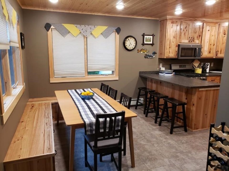 Dining area and kitchen, main floor