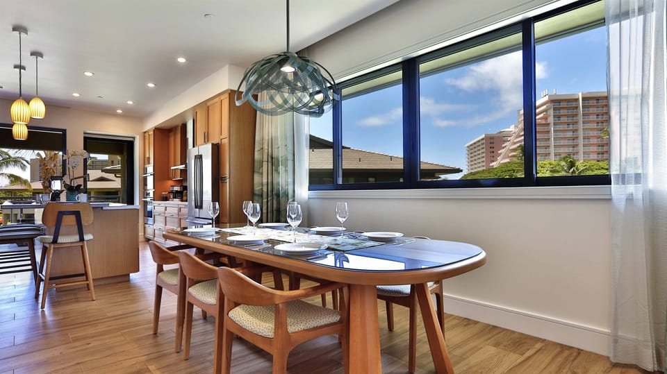Large Dining for up to 6