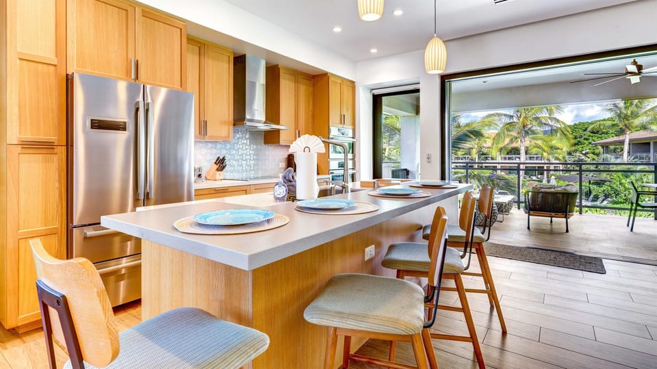 Spacious full kitchen equipped with all the essential items & Bosch appliances
