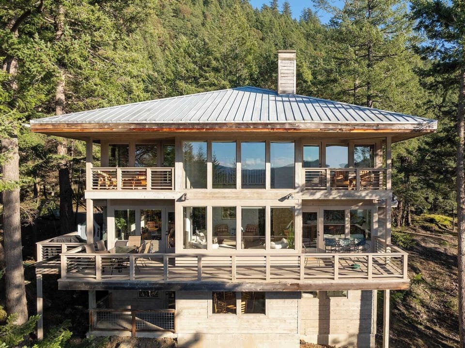 Three levels of living with water views