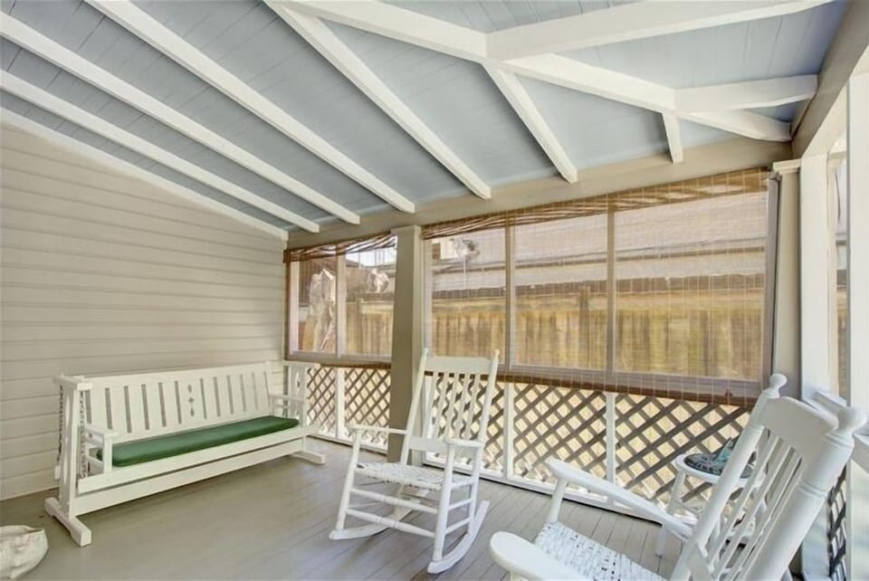 screened front porch