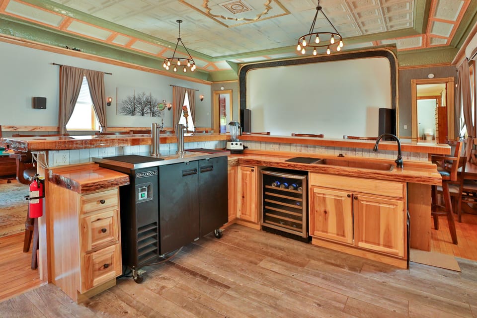 Great Room with every amenity.