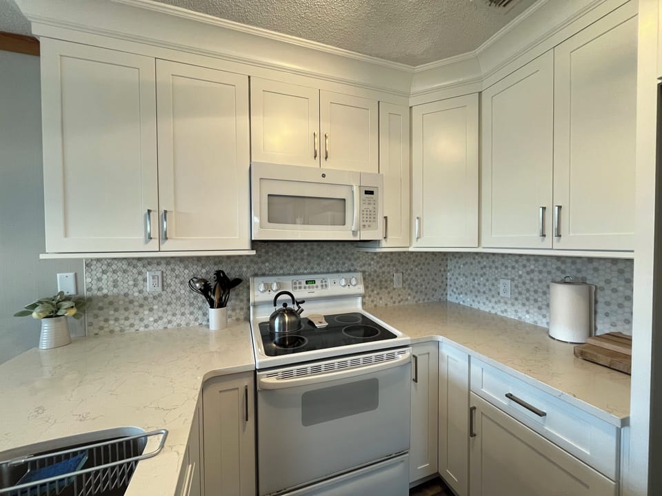 Newly renovated kitchen equipped with everything you need for a delicious meal.