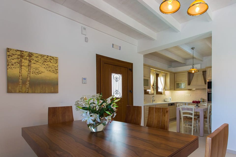 Dining table and kitchen!