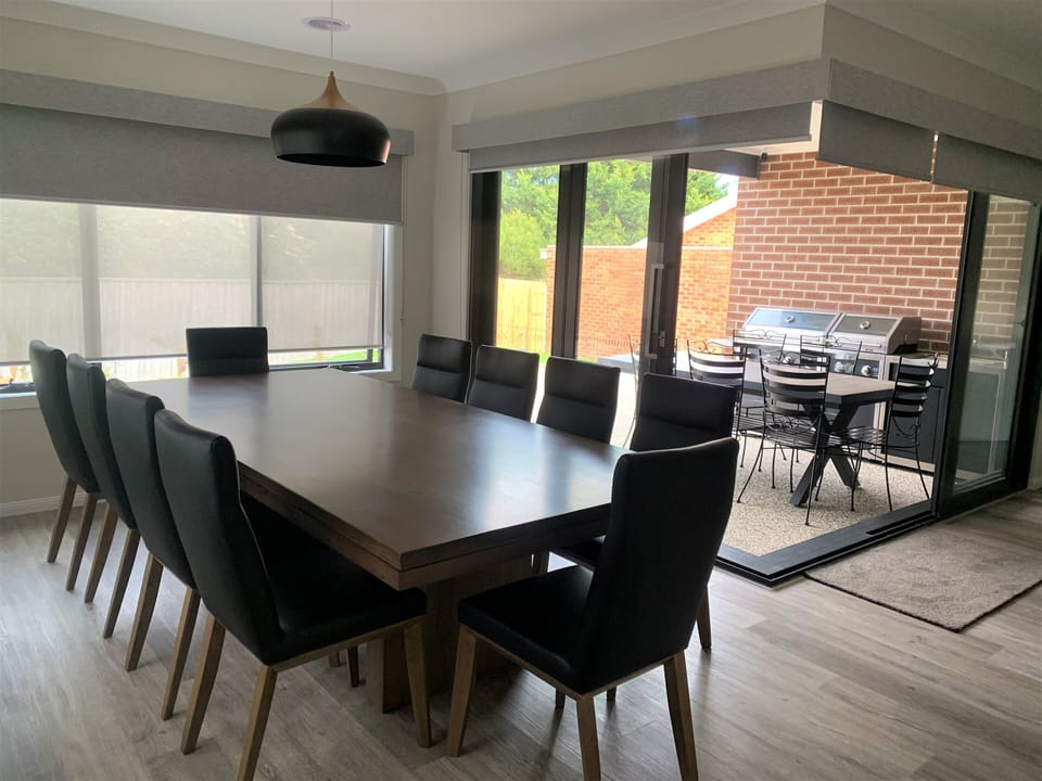 Enjoy your meals in front of the spacious dining or alfresco area. 