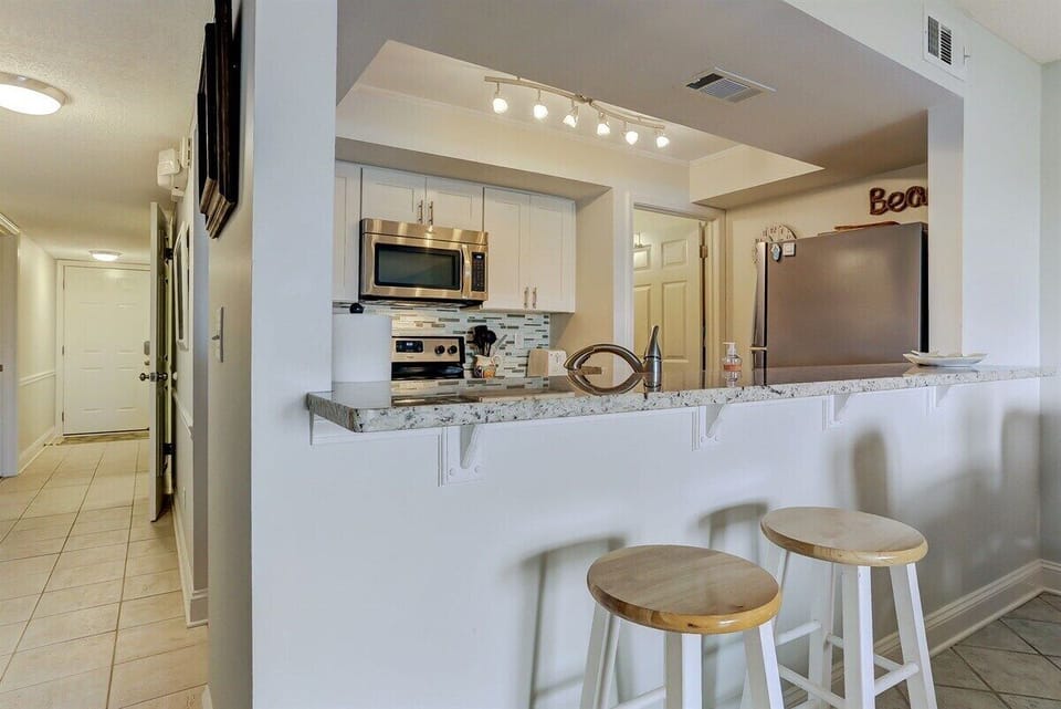 Pass Through and Bar for Kitchen
