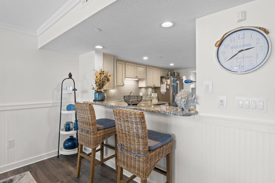 Breakfast Bar - Additional seating at the breakfast bar