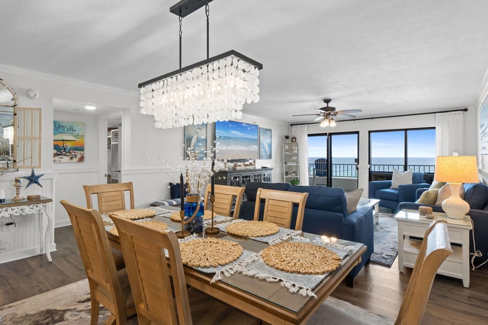 Dining Area - Enjoy family meals with spectacular views.