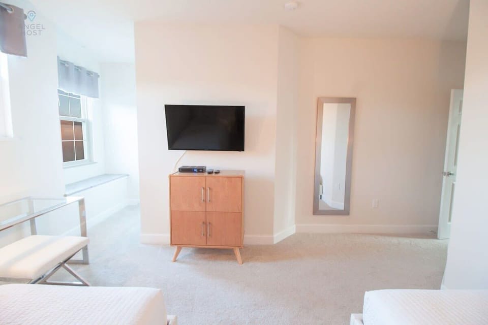 A view of bedroom 3 towards the TV and hall.