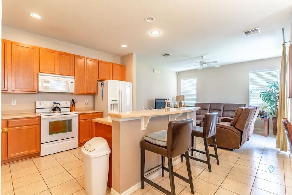 Open-plan dining/kitchen/living space for family time together!