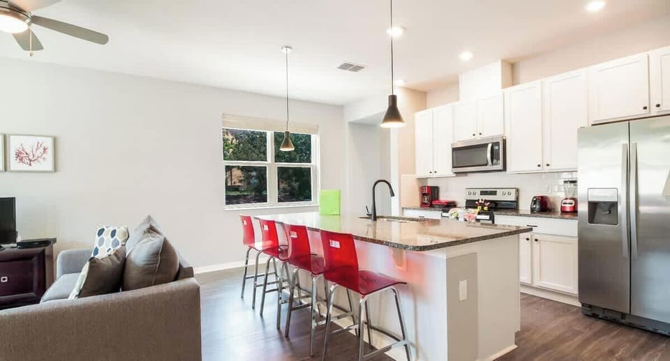An ideal space to cook and connect, where socializing meets delicious meals!
