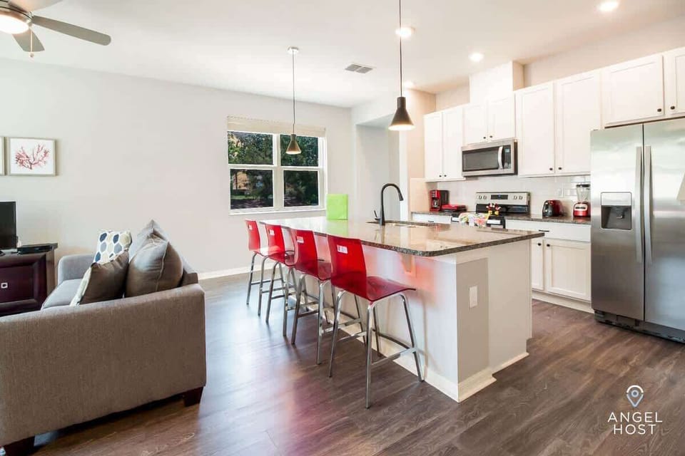An ideal space to cook and connect, where socializing meets delicious meals!
