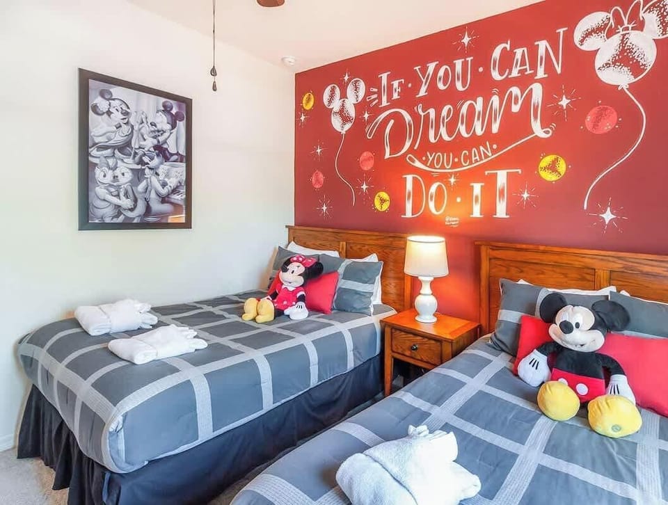 Kids with love this message from Mickey and Minnie!