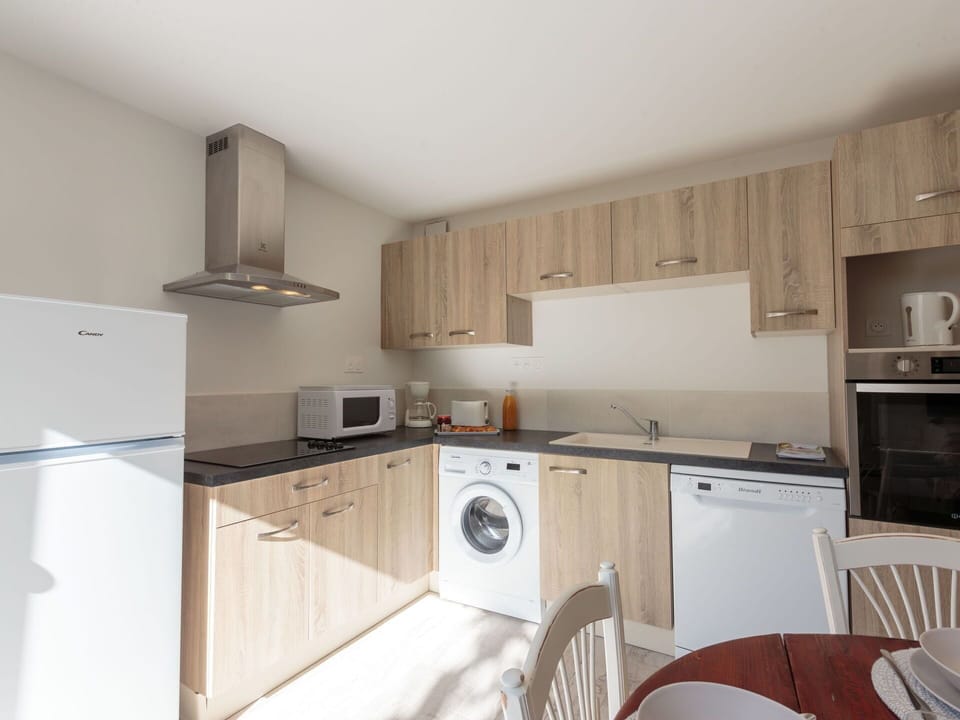 Cabinetry, Property, Countertop, Kitchen Appliance, Home Appliance, Kitchen Stove, Kitchen, Building, Wood, Sink