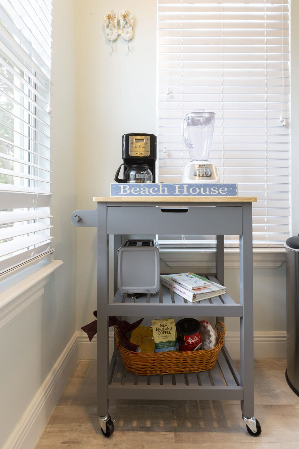 Keurig coffee  maker with  pods 