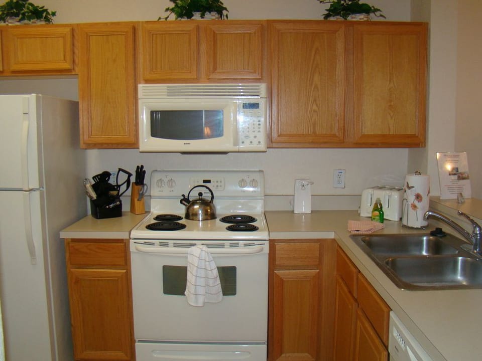 Fully equipped kitchen
Full size dishwasher, stove, refrigerator