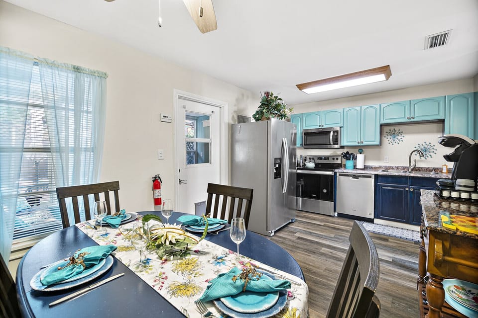 Eat in kitchen with new stainless steel appliances. Table expands  