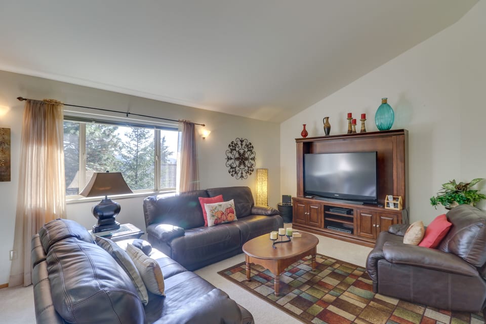 Bigfork Vacation Rental | 6BR | 3BA | 1 Step to Enter | 3,564 Sq Ft