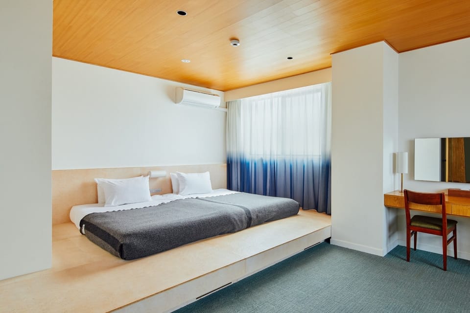 Deluxe Theatre King Room