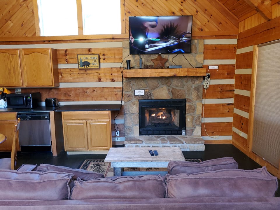TV and Fireplace - Relax on the comfy couch and stay warm with a crackling fire while watching your favorite movie.