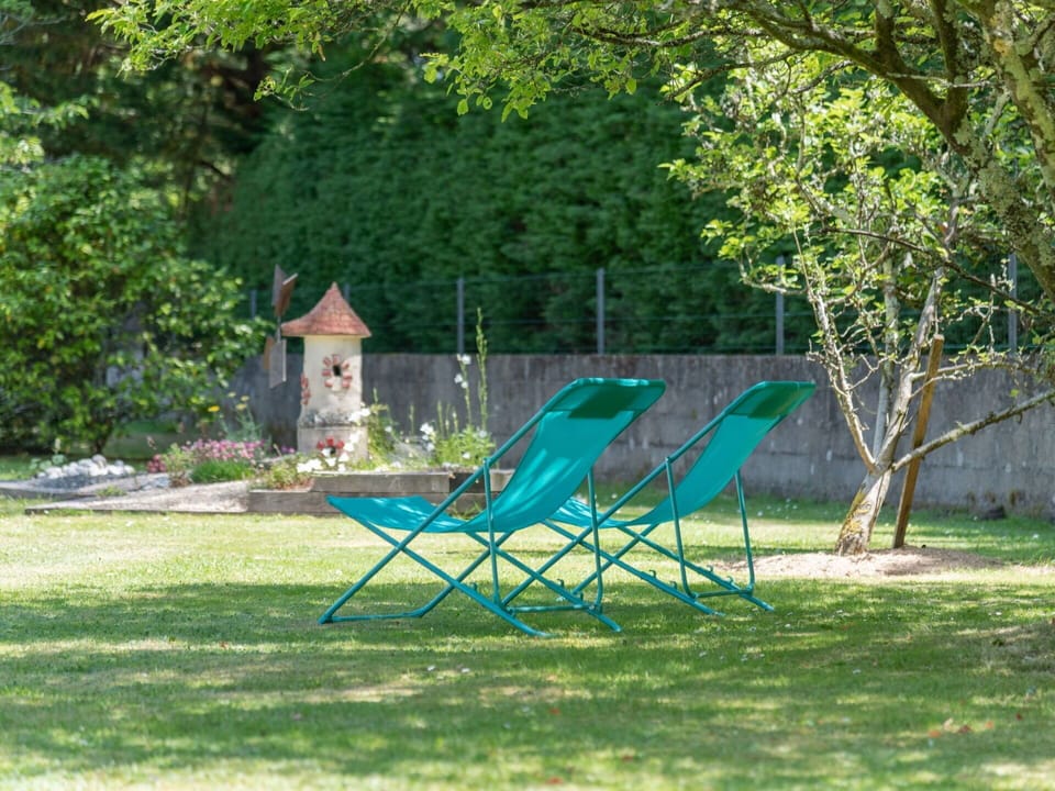 Outdoor Furniture, Lawn, Green, Grass, Furniture, Tree, Yard, Leisure, Backyard, Table