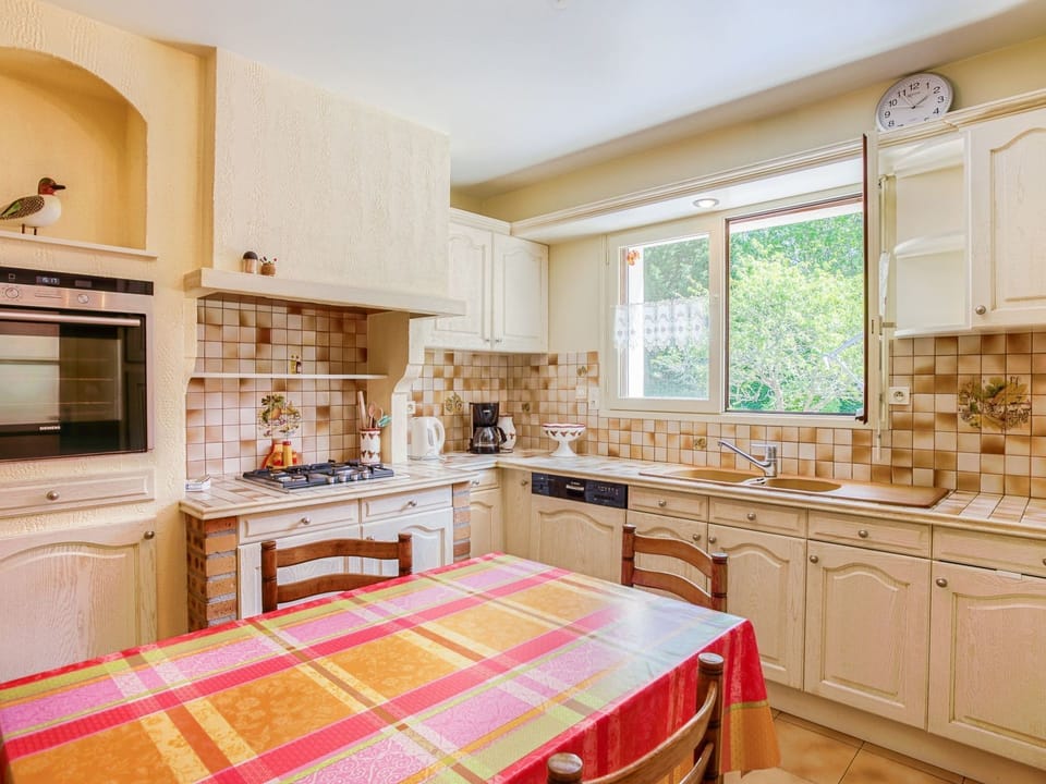 Property, Room, Furniture, Countertop, Cabinetry, Kitchen, Interior Design, Floor, Building, Home