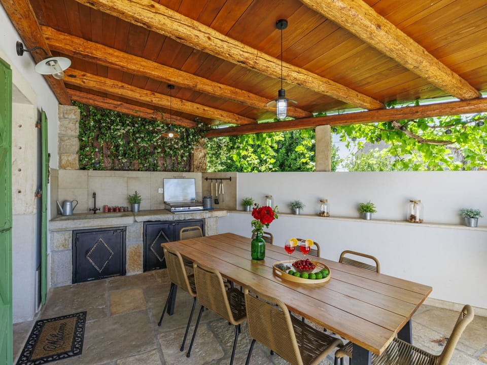 Furniture, Wood, Flooring, Interior Design, Table, Kitchen, Chair, Kitchen & Dining Room Table, Countertop, Ceiling