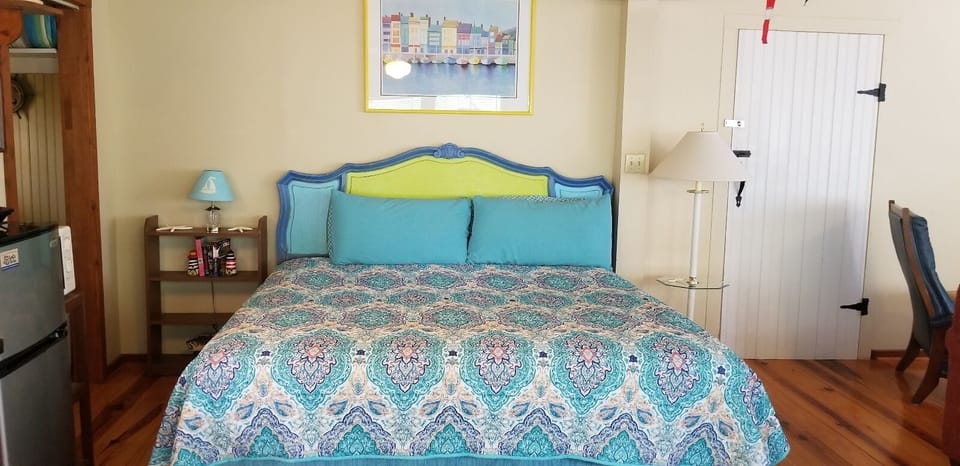 Beacon - Queen bed