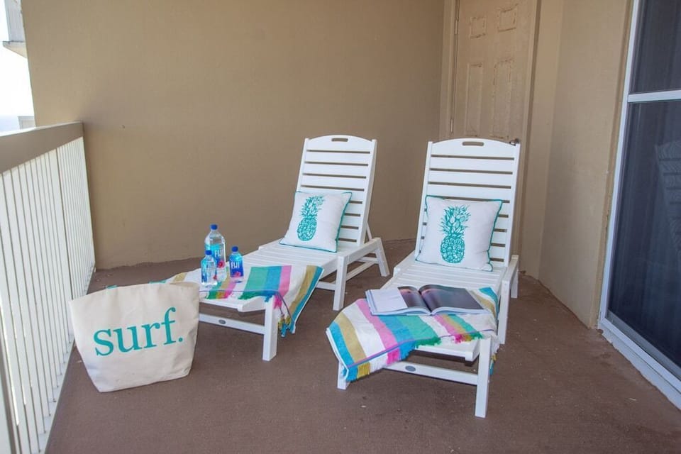 2 comfy chaise lounge chairs