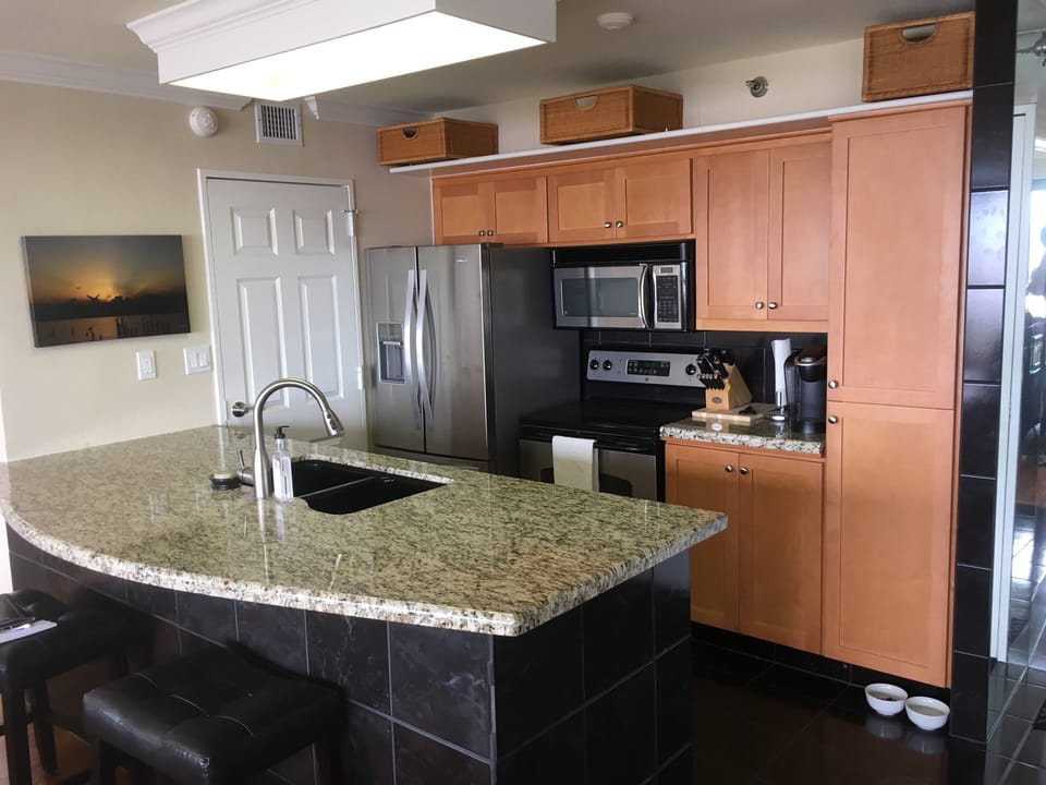 Full kitchen