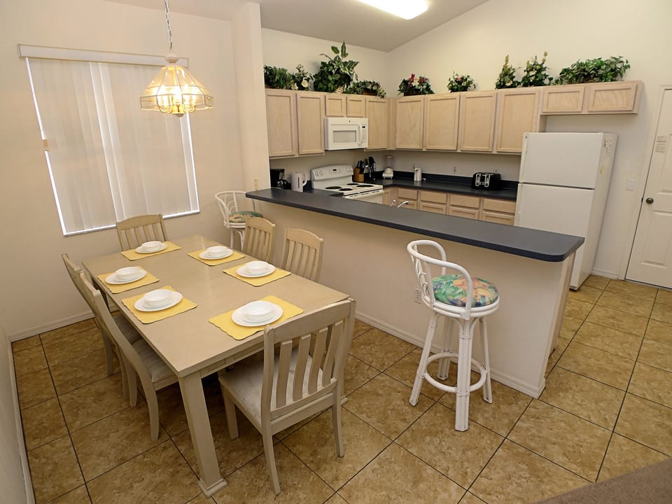 Kitchen Stocked with Amenities and Dining Table Seats 6