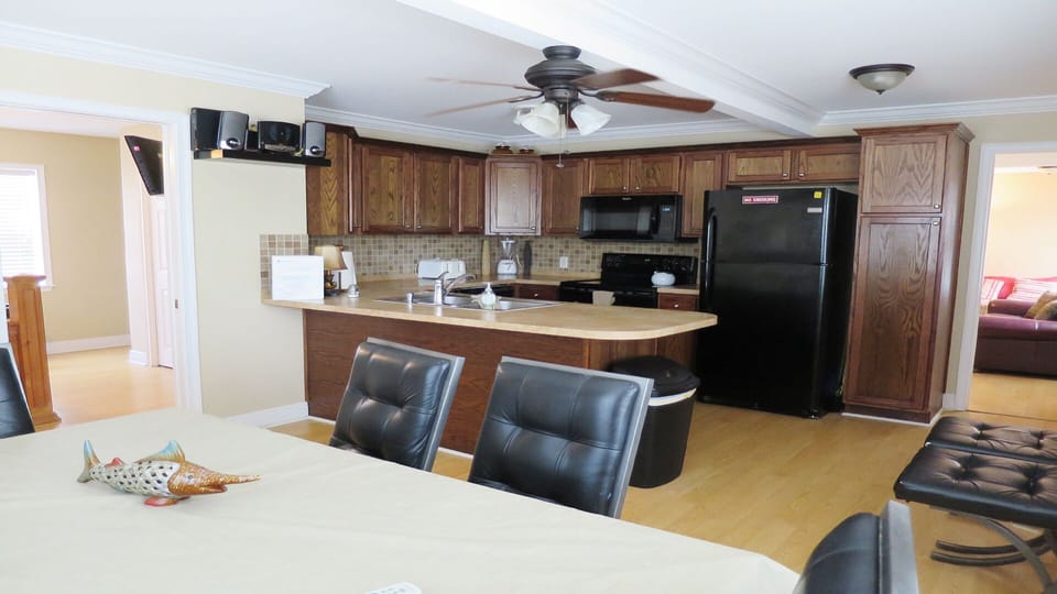 Beach Walk 1 kitchen.jpg